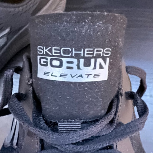 Skechers Go Run Black Tennis Shoes Size 9 Platform Goga Mat Insole - Picture 8 of 8